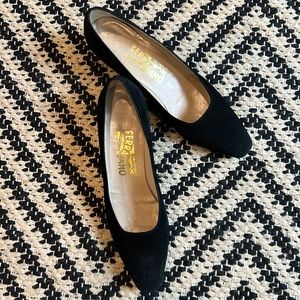 Salvatore Ferragamo low heel in black suede - narrow